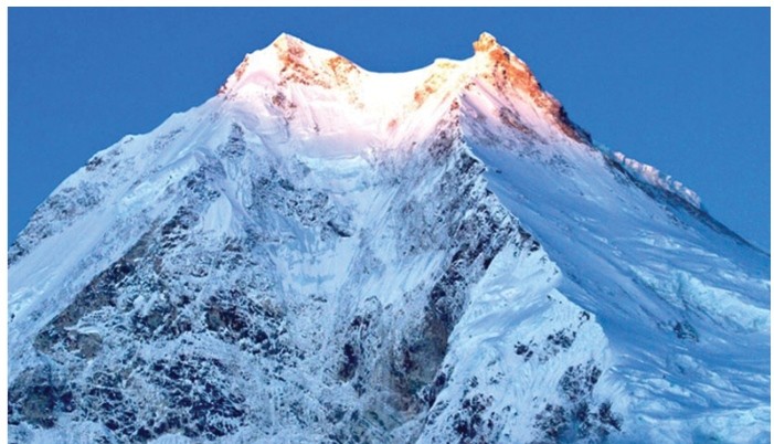 with-first-35-on-mt-manaslu-weather-looks-to-hamper-other-expeditions